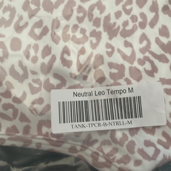 ⭐️ Fleo Tempo Crop Top, Neutral Leo, M, EUC ✨ - Picture 3 of 3